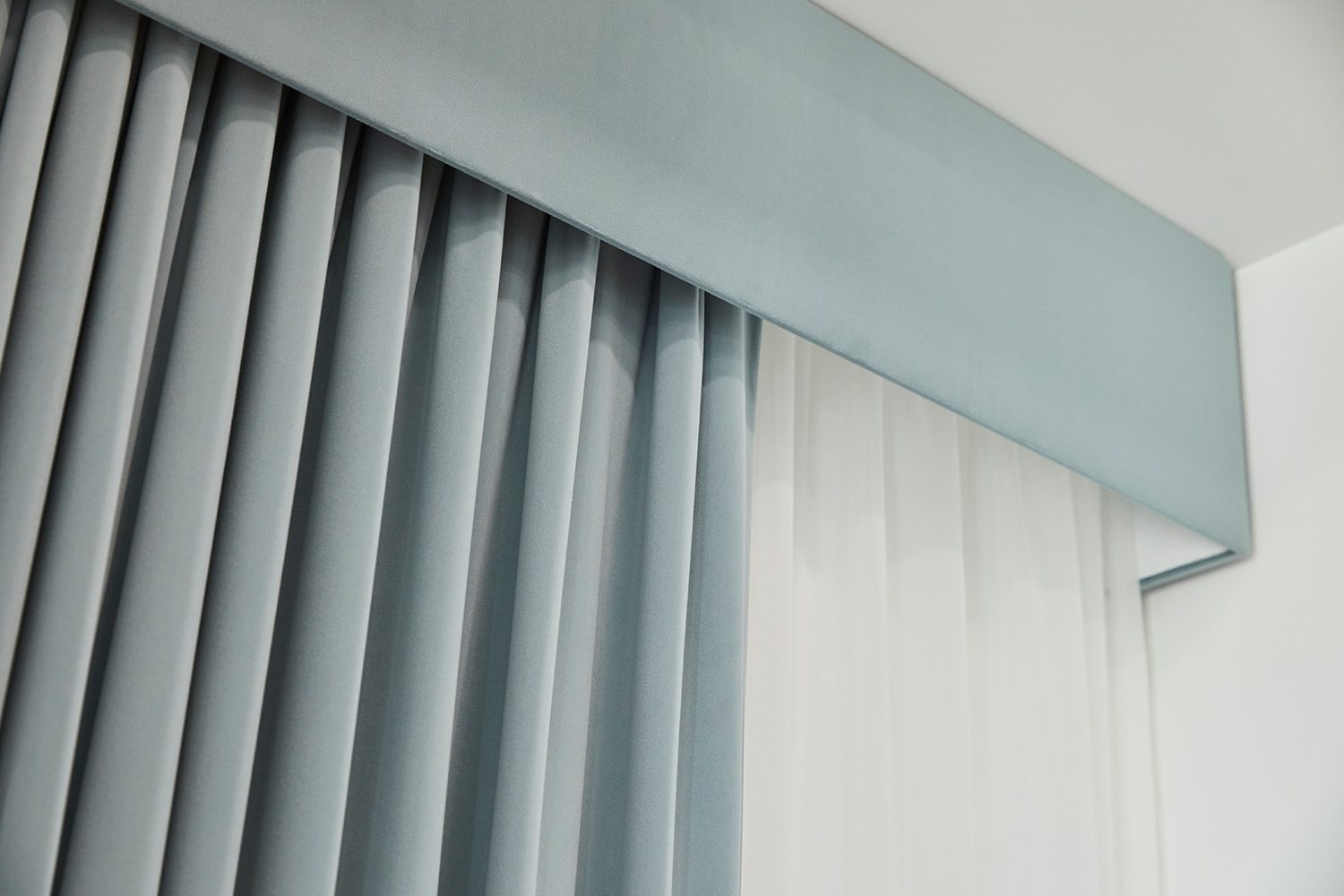 Curtain Track With Pelmet Merrick Day