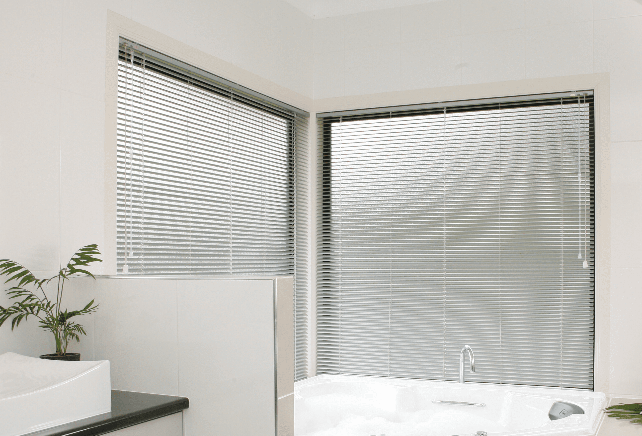 Privasee-Aluminium-Venetian-Blinds-scaled-1